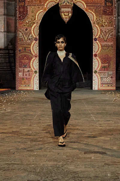 Look 3